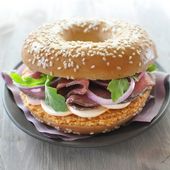 Bagel au boeuf et roquette